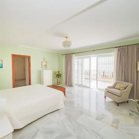Cubo's Colinas Villa *
