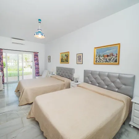 Cubo's Colinas Villa