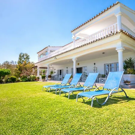 Cubo's Colinas Villa