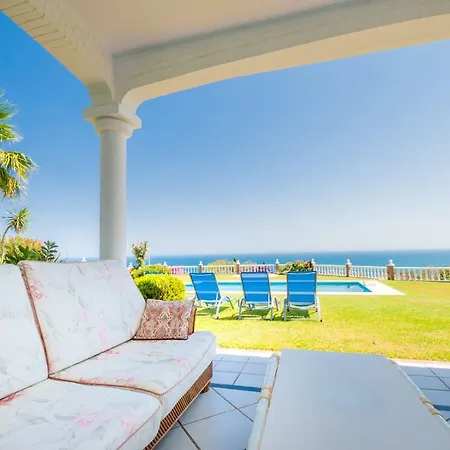 Cubo's Colinas Villa